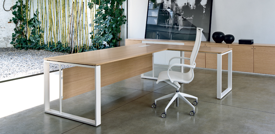 Modern Office Desk 1065 by Wenyi Office Furniture