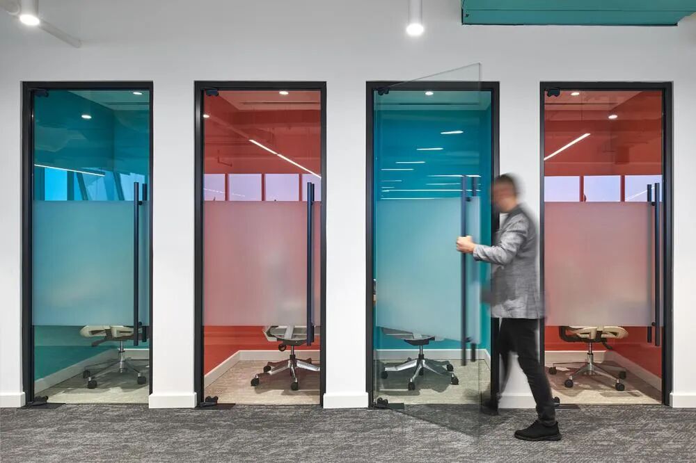 Reception and welcome area office furniture configuration