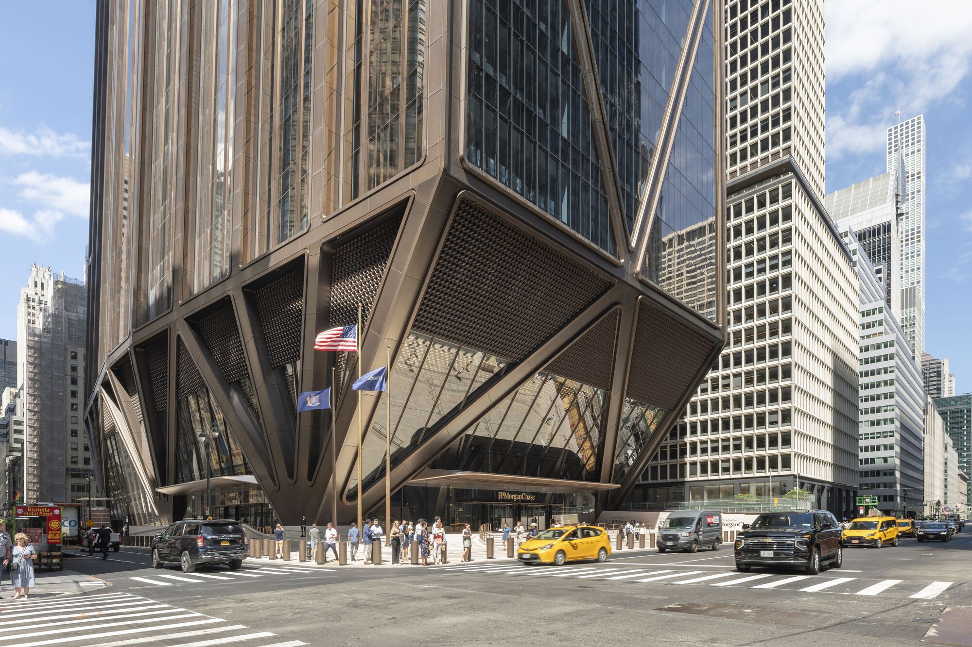 270 Park Avenue by Foster + Partners: A Net-Zero Benchmark for HQ-Grade Office Environment Design in New York 270 Park Avenue tower at dusk