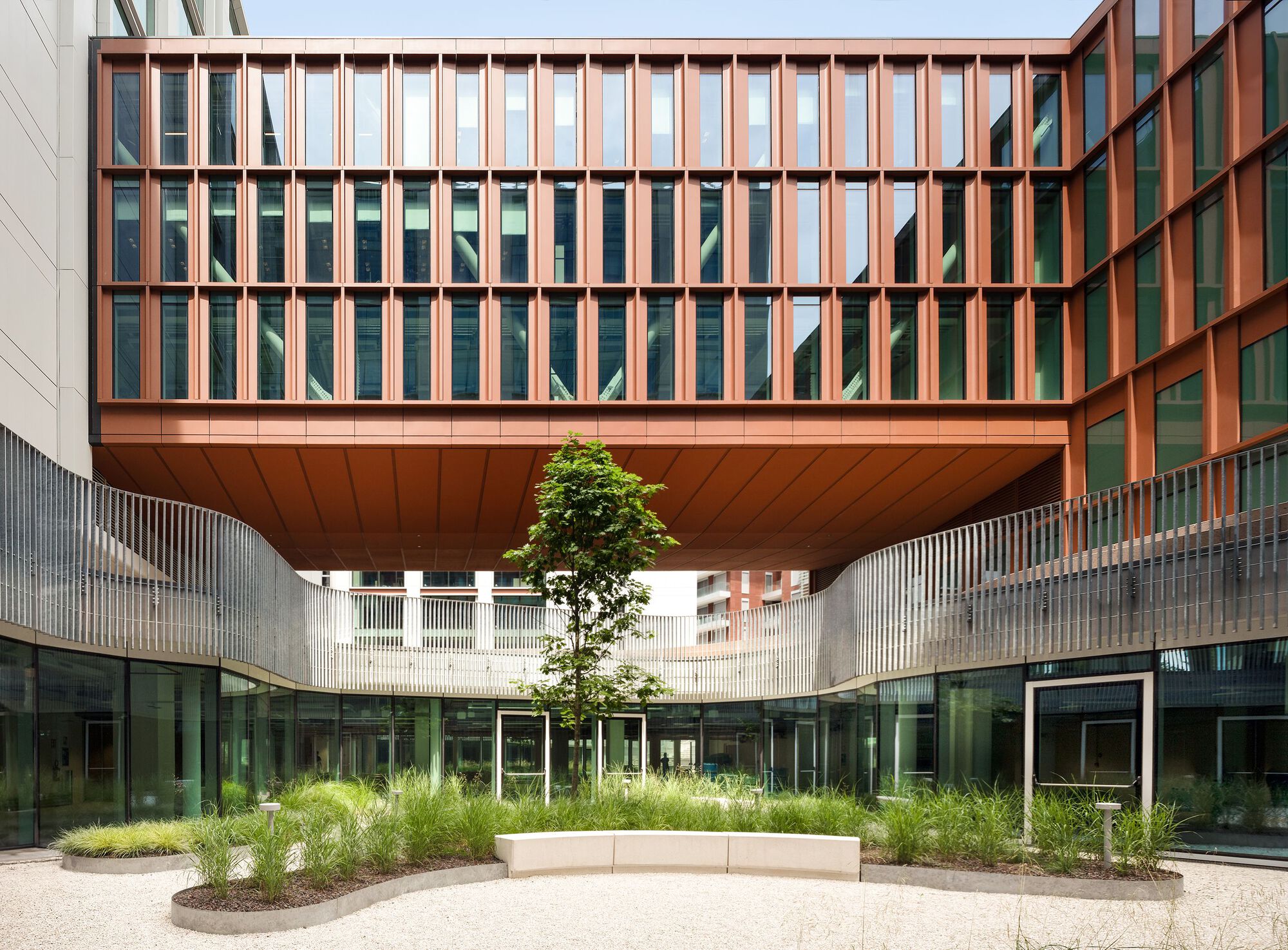 Pirelli 35 terracotta façade